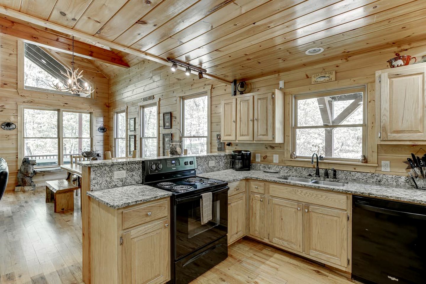 Charming Cabin for Group Glamping Experiences near Atlanta, Georgia