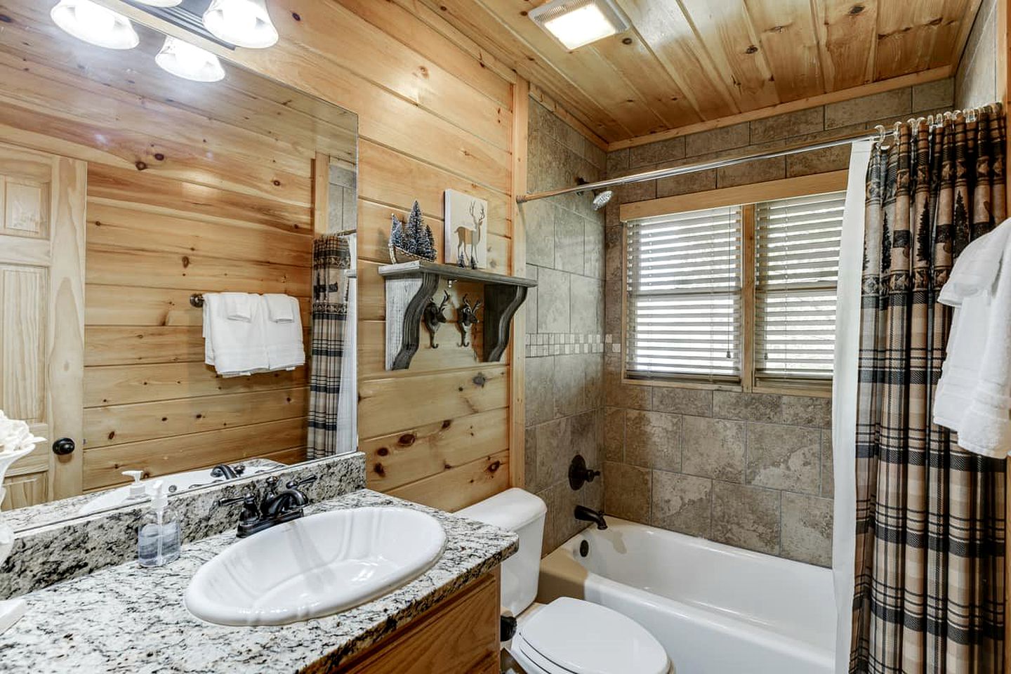 Charming Cabin for Group Glamping Experiences near Atlanta, Georgia