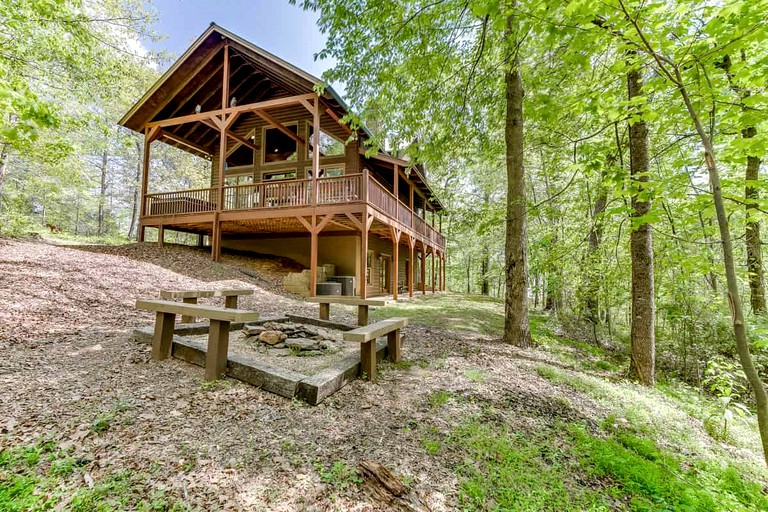 Charming Cabin for Group Glamping Experiences near Atlanta, Georgia