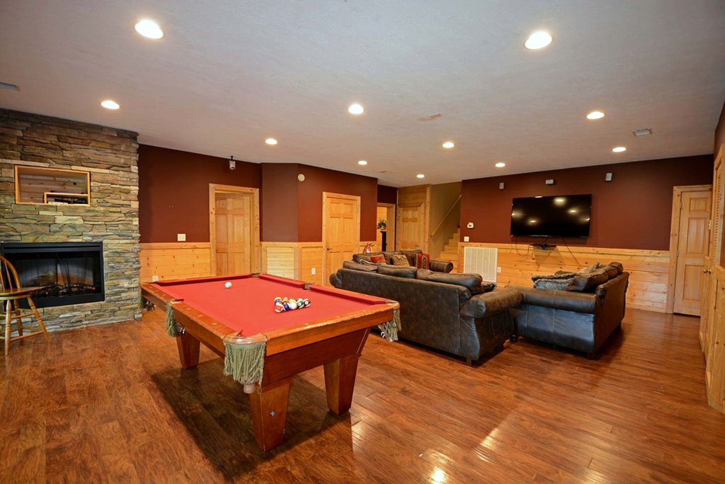 Fully-Equipped Cabin Rental in Tennessee, Perfect for Large Group Glamping in the Mountains