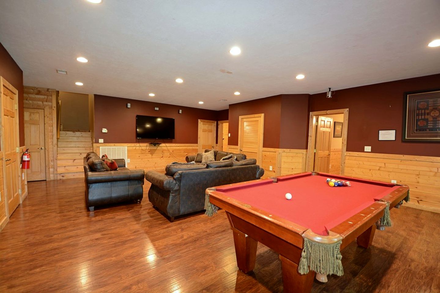 Fully-Equipped Cabin Rental in Tennessee, Perfect for Large Group Glamping in the Mountains