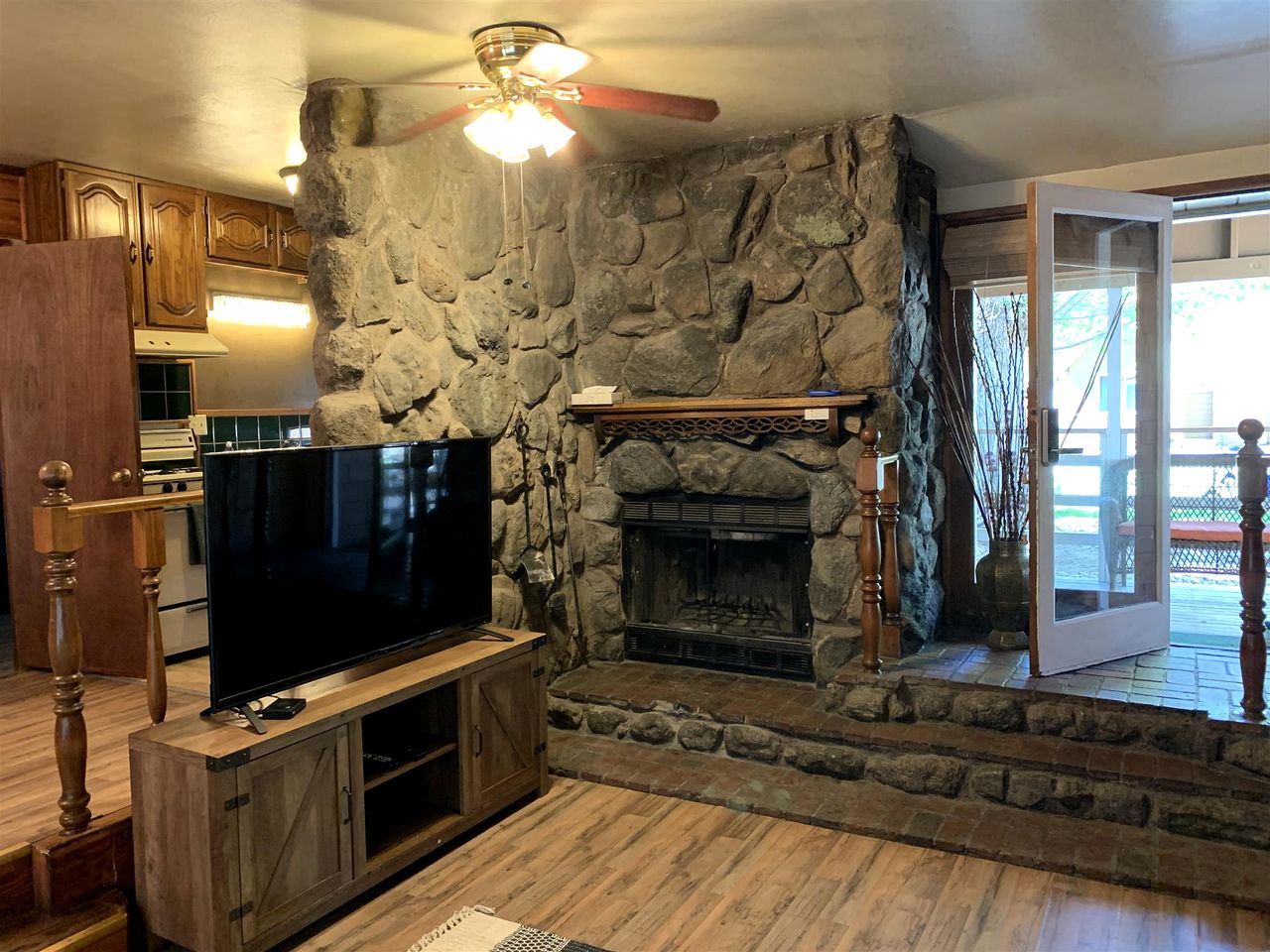 Romantic Cabin with Fireplace for a Cozy Weekend Escape to Big Bear Mountain