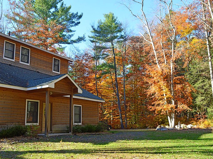 Cabins (Fine Bush, New York, United States)