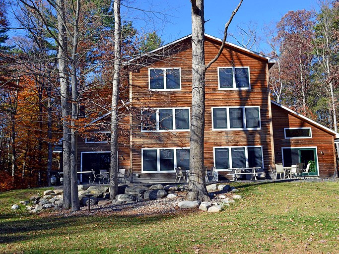 Cabins (Fine Bush, New York, United States)