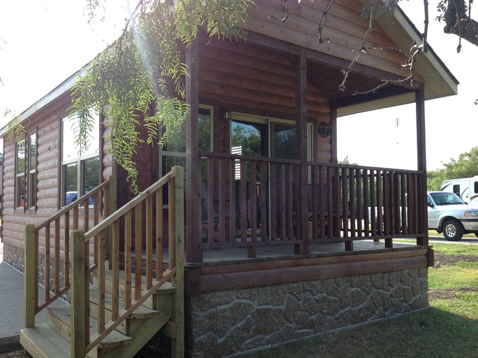 Hidden Cove Park & Marina, Cabins 30672, Frisco, United States of America Glamping Hub