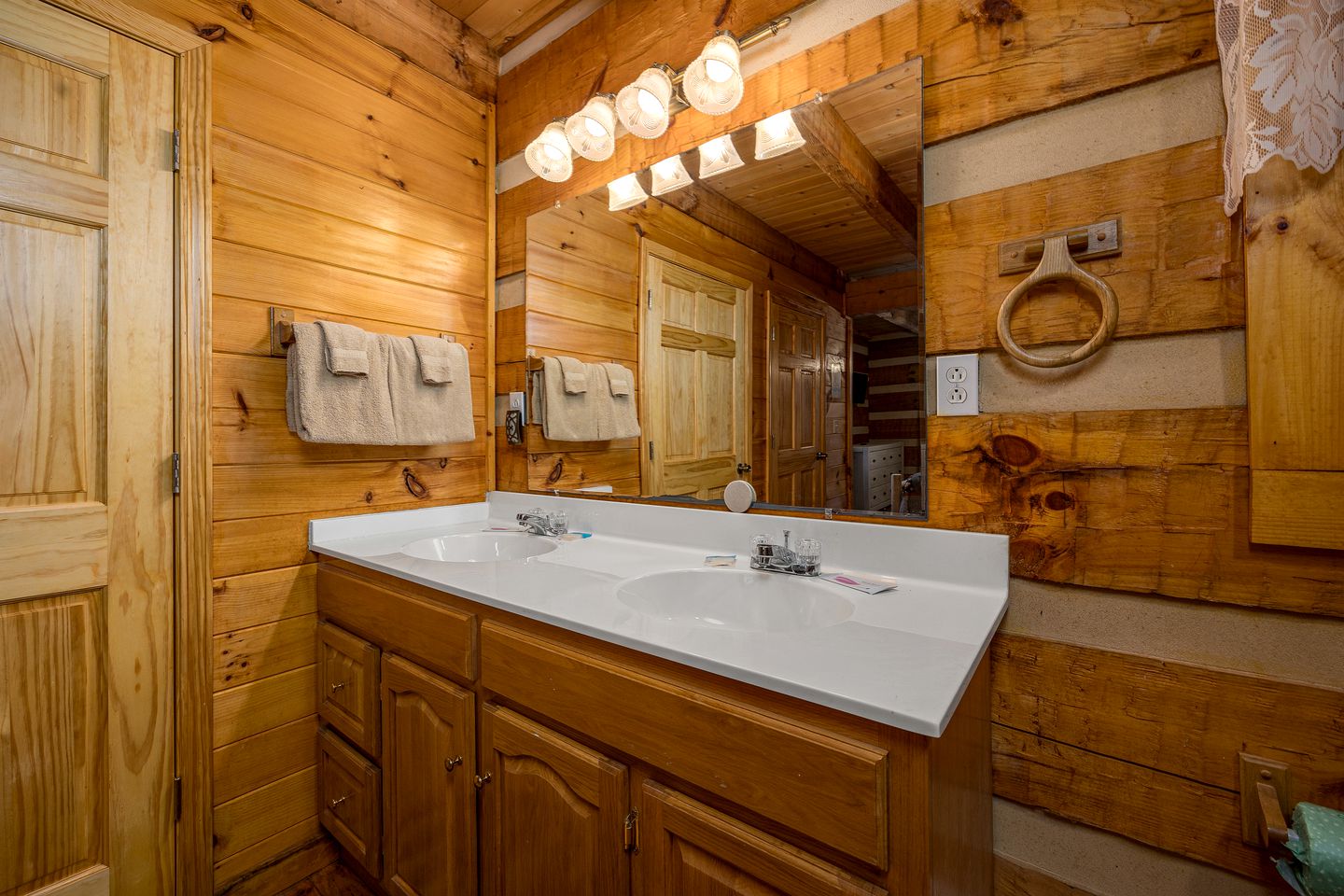 Rustic-Chic Tennessee Glamping Hideaway with Hot Tub in Cosby