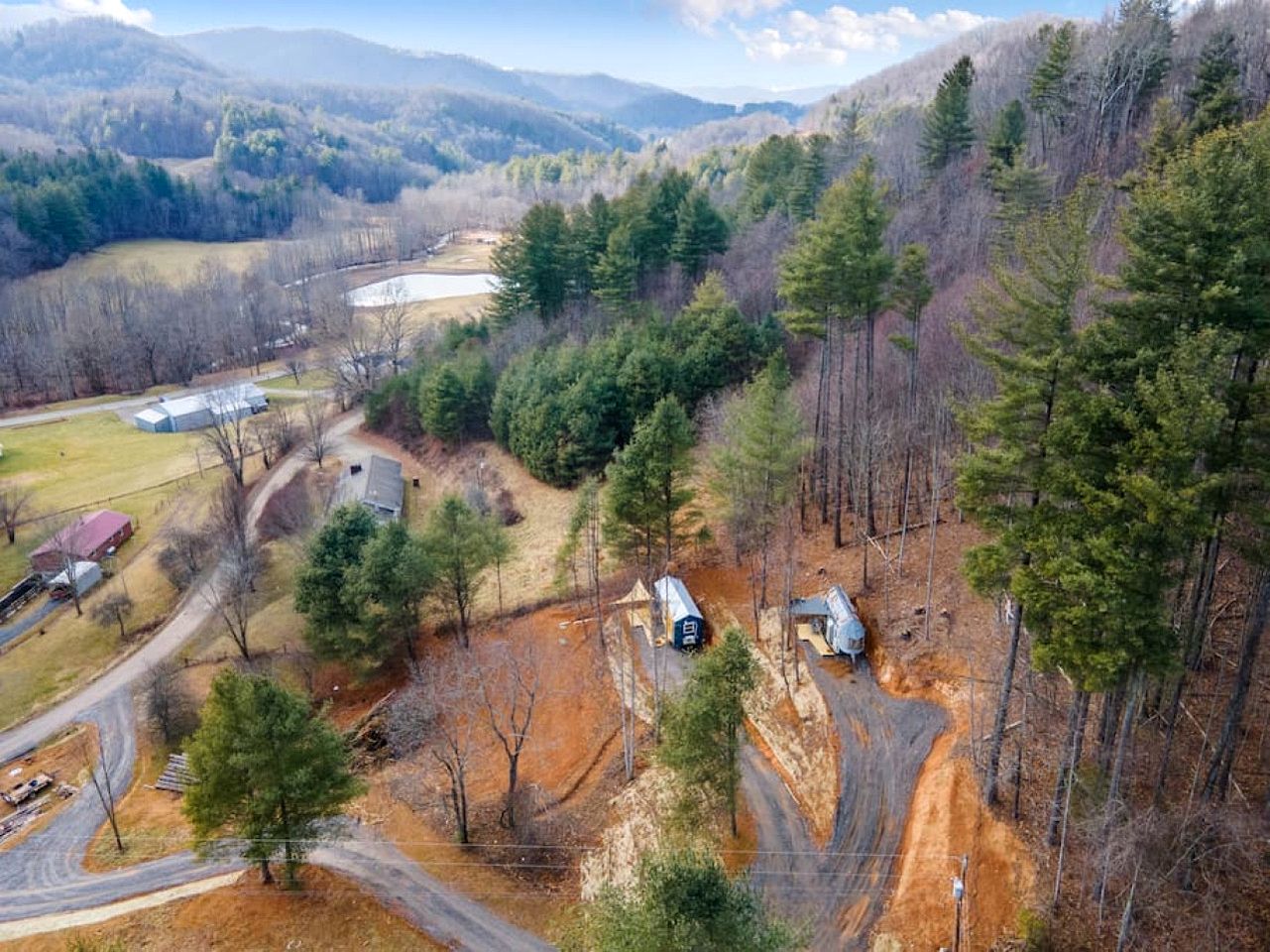 Amazing Tiny House with Great Forest Sights in Burnsville, North Carolina