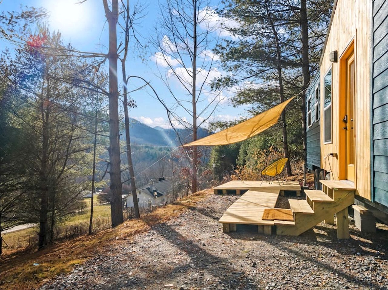 Amazing Tiny House with Great Forest Sights in Burnsville, North Carolina