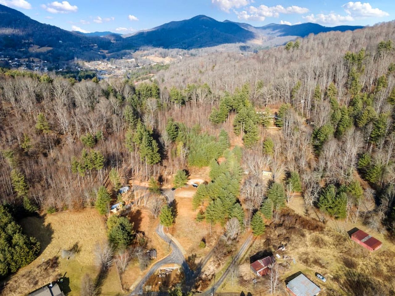 Amazing Tiny House with Great Forest Sights in Burnsville, North Carolina