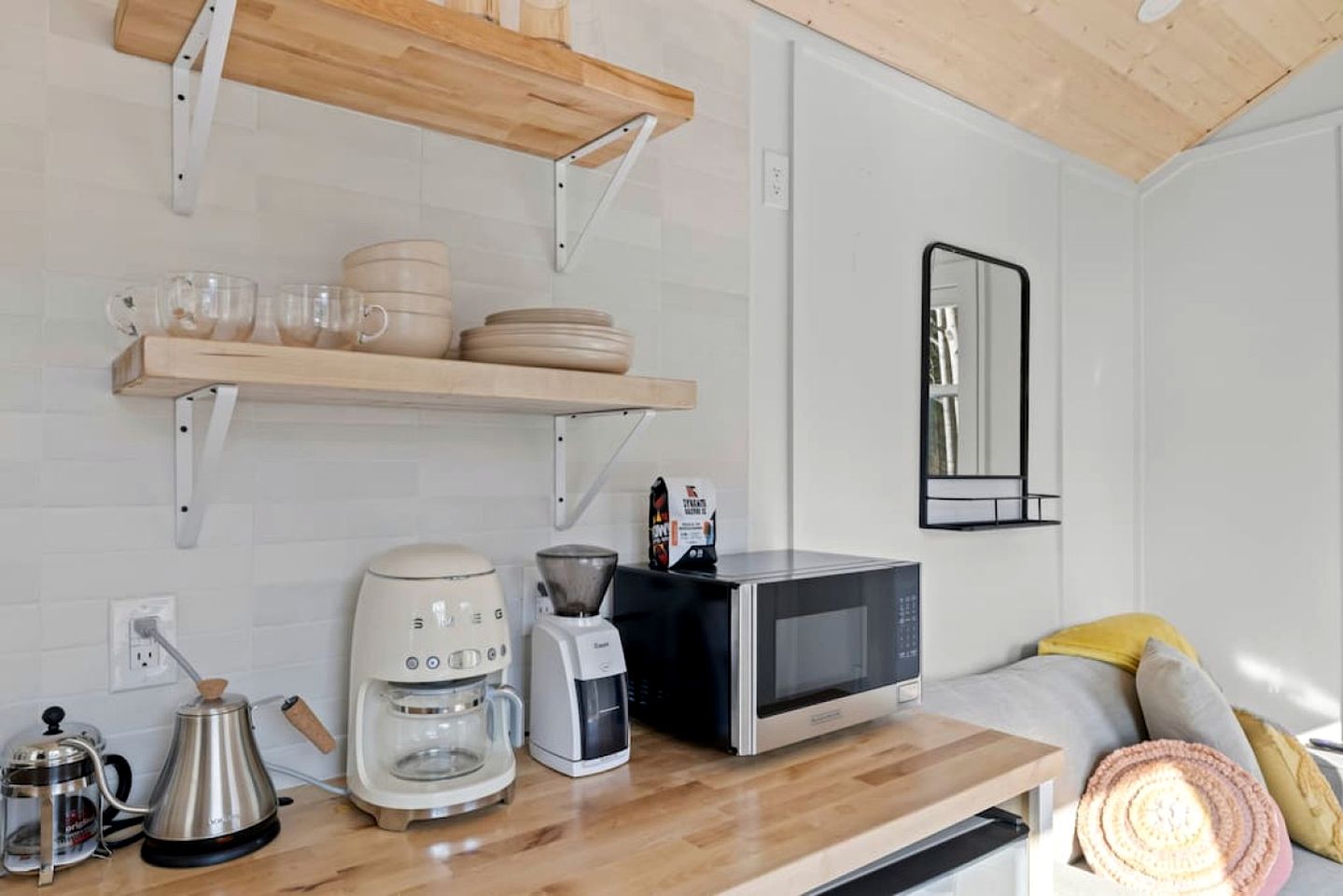 Amazing Tiny House with Great Forest Sights in Burnsville, North Carolina