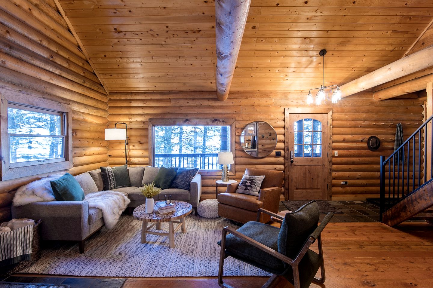 Cozy Mountain Cabin with Jacuzzi Near Ennis Lake in McAllister, Montana