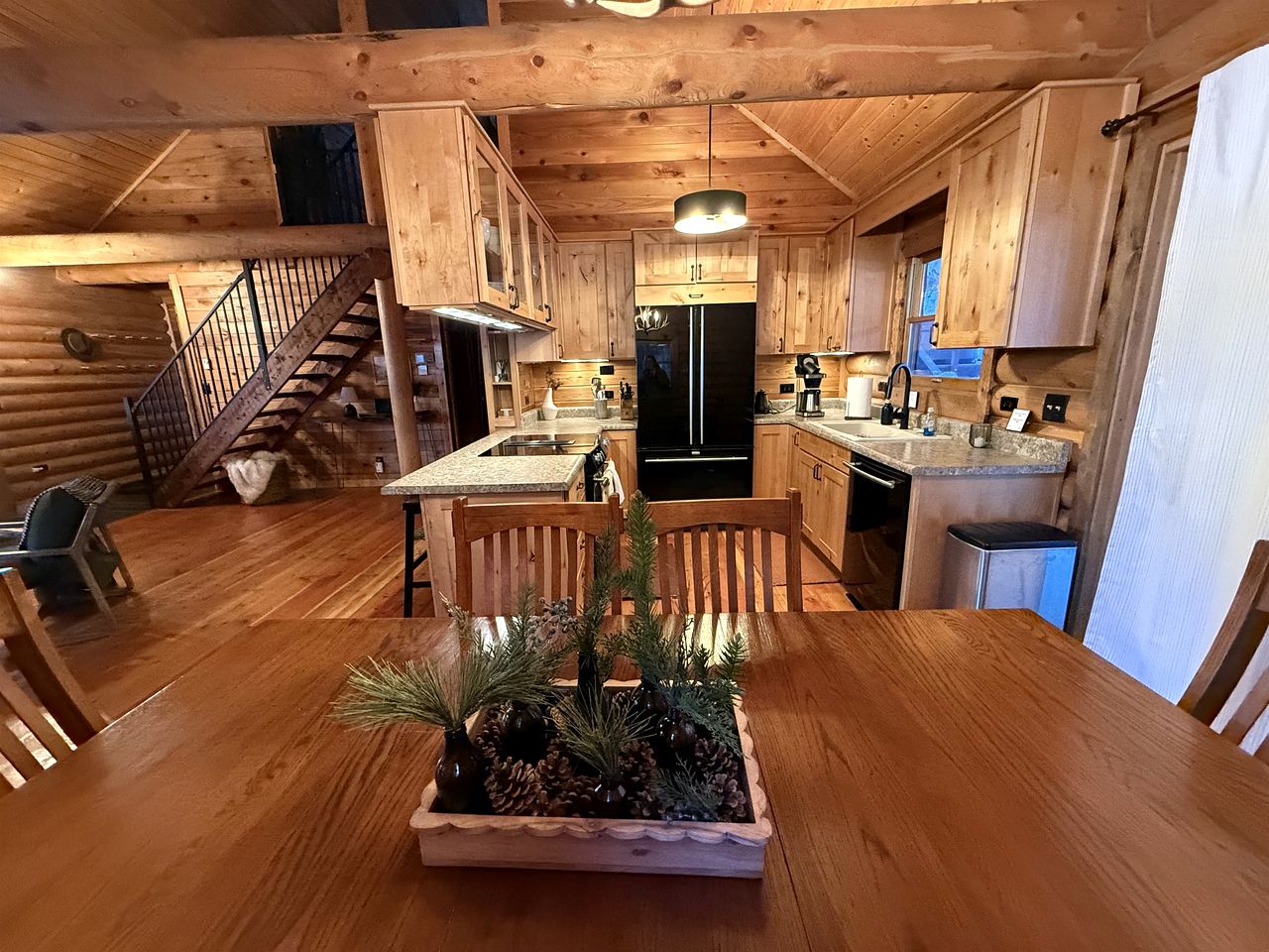Cozy Mountain Cabin with Jacuzzi Near Ennis Lake in McAllister, Montana