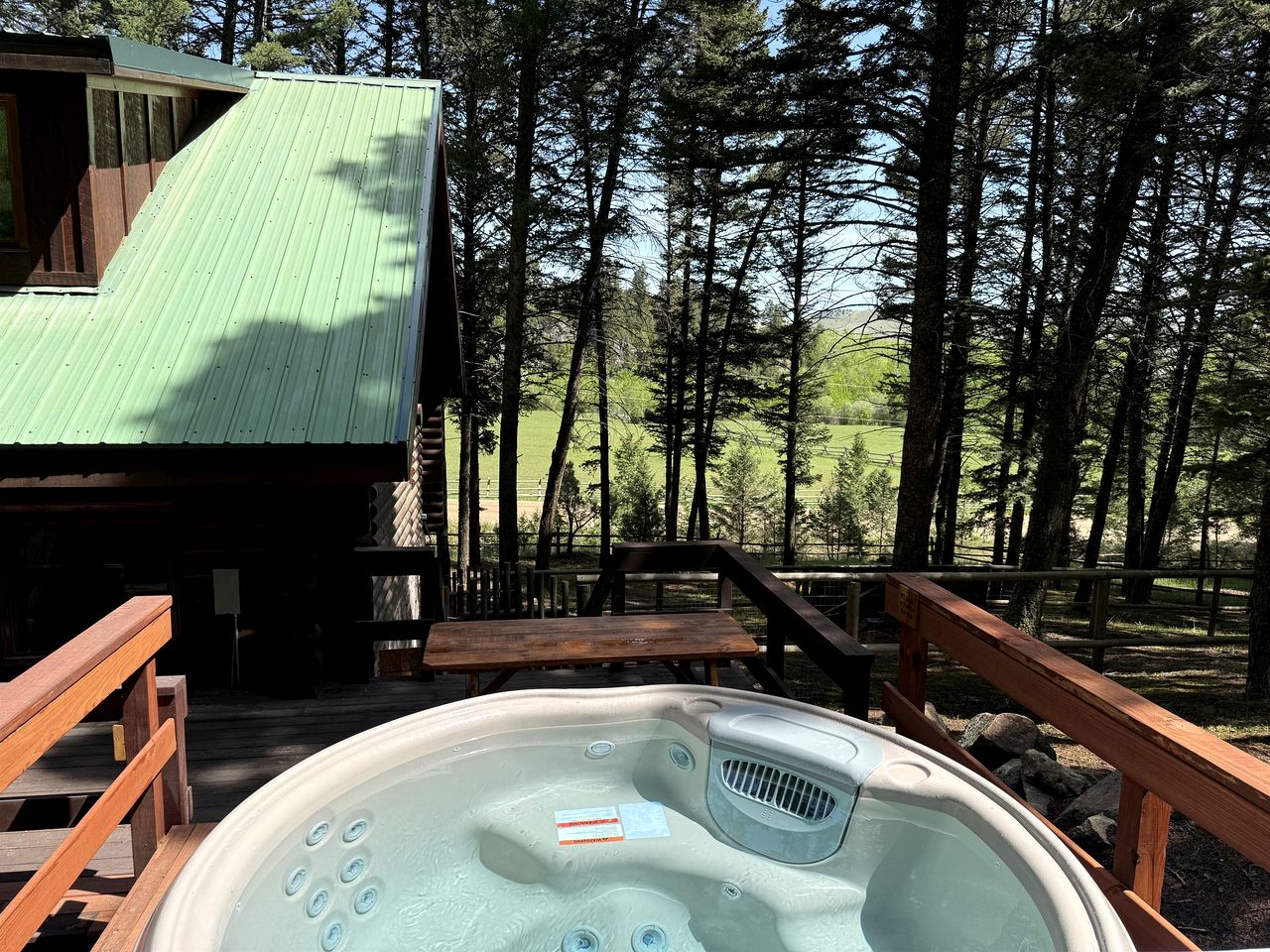 Cozy Mountain Cabin with Jacuzzi Near Ennis Lake in McAllister, Montana