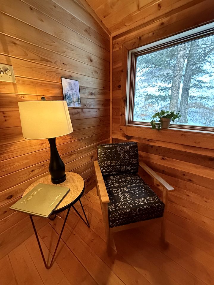 Cozy Mountain Cabin with Jacuzzi Near Ennis Lake in McAllister, Montana
