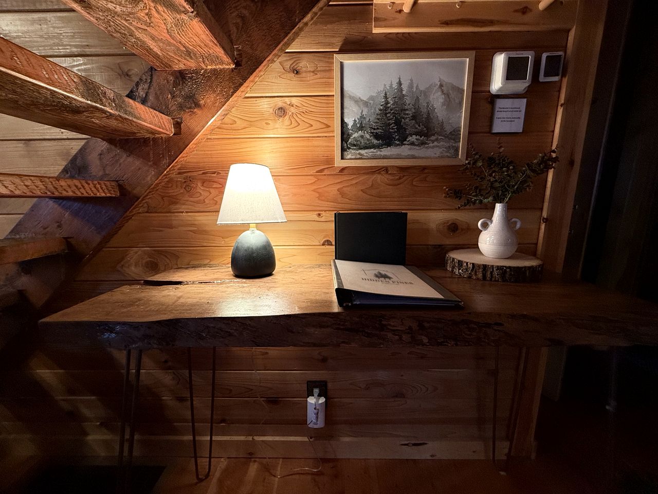 Cozy Mountain Cabin with Jacuzzi Near Ennis Lake in McAllister, Montana