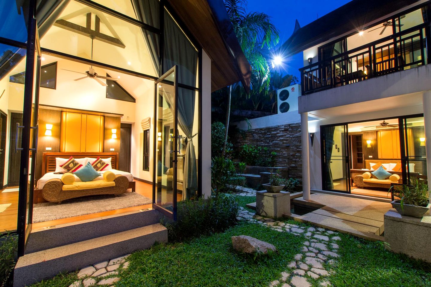 Enjoyable Villa with Swimming Pool and Fantastic Sights in Rawai, Phuket Island