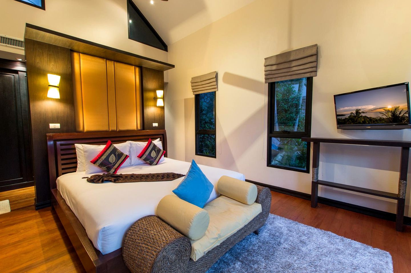 Enjoyable Villa with Swimming Pool and Fantastic Sights in Rawai, Phuket Island