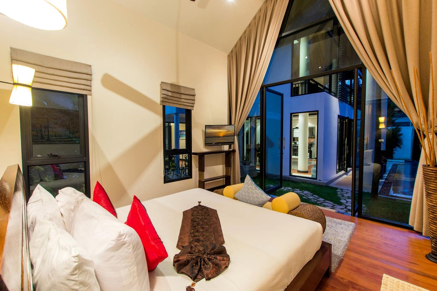 Enjoyable Villa with Swimming Pool and Fantastic Sights in Rawai, Phuket Island