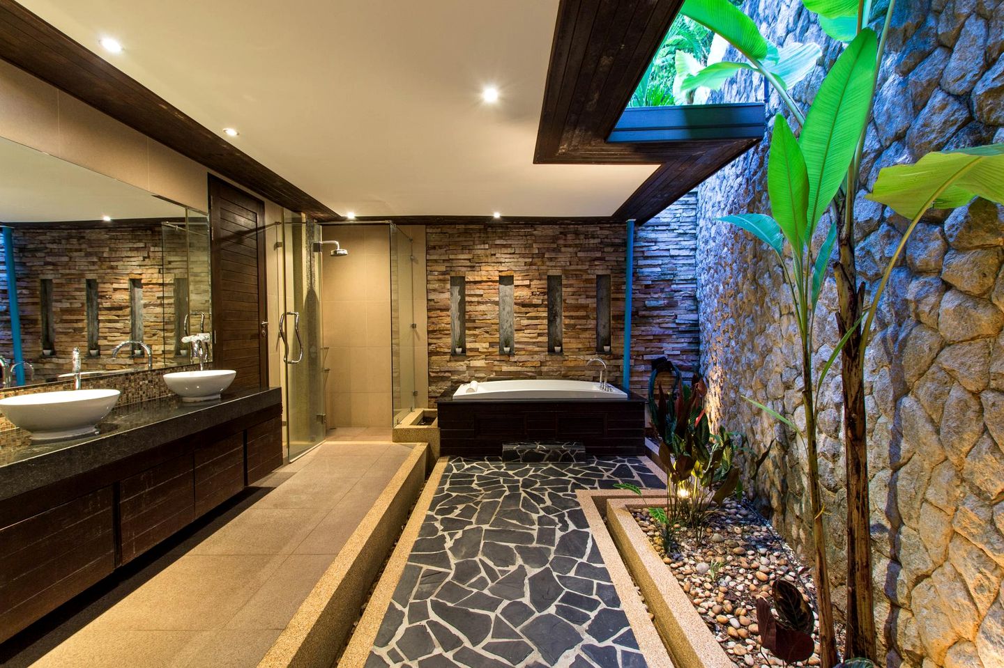 Enjoyable Villa with Swimming Pool and Fantastic Sights in Rawai, Phuket Island