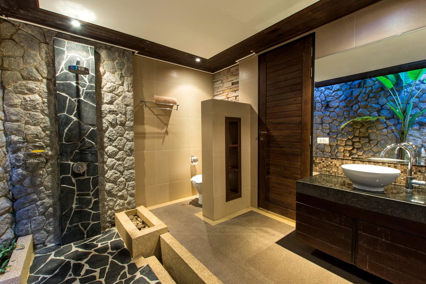 Enjoyable Villa with Swimming Pool and Fantastic Sights in Rawai, Phuket Island