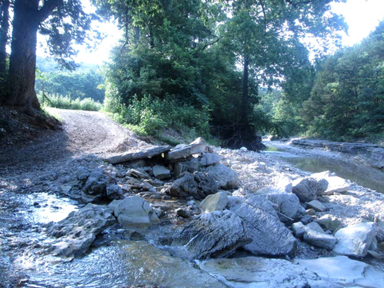 Luxurious Staycation Cabin for Two with a Jacuzzi in Eureka Springs, Arkansas