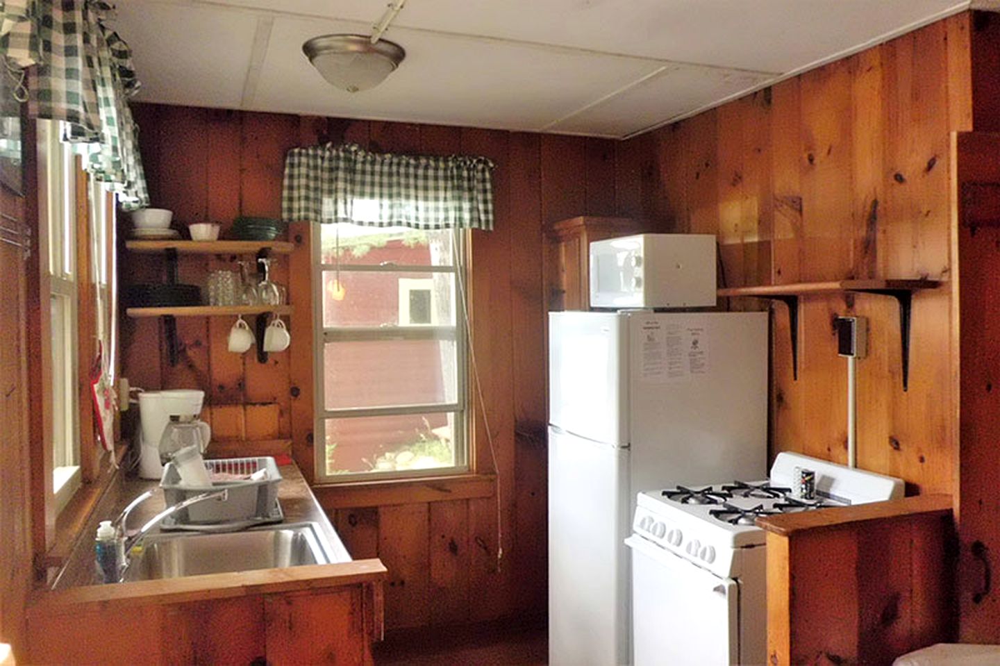 Charming Cottage Rental with Lake Vanare Views near Albany, New York