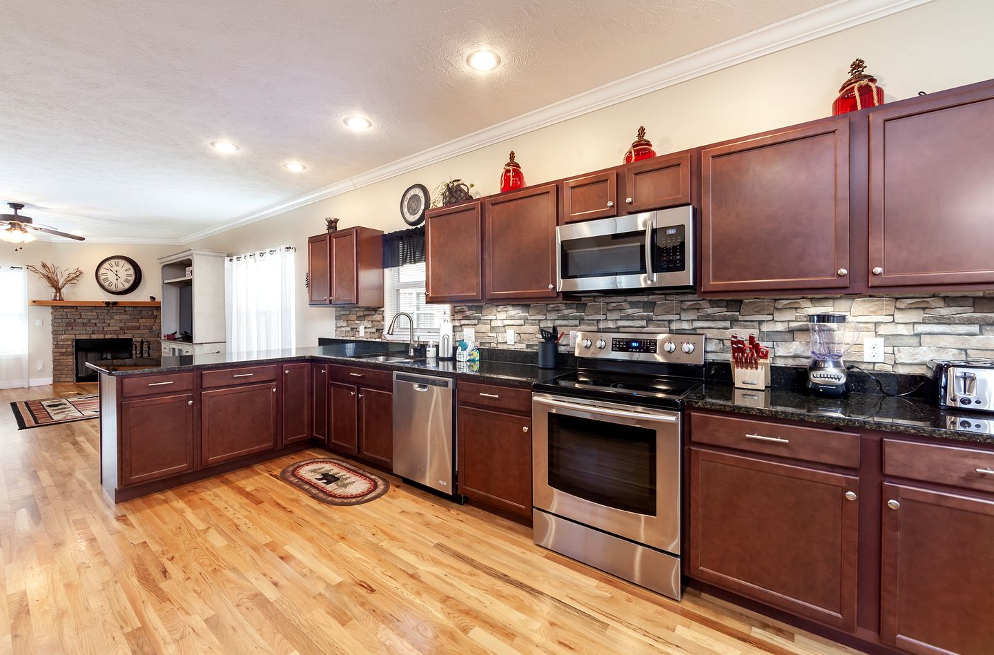 Amazing Cabin with Games and Hot-tub in Sevierville, Tennessee