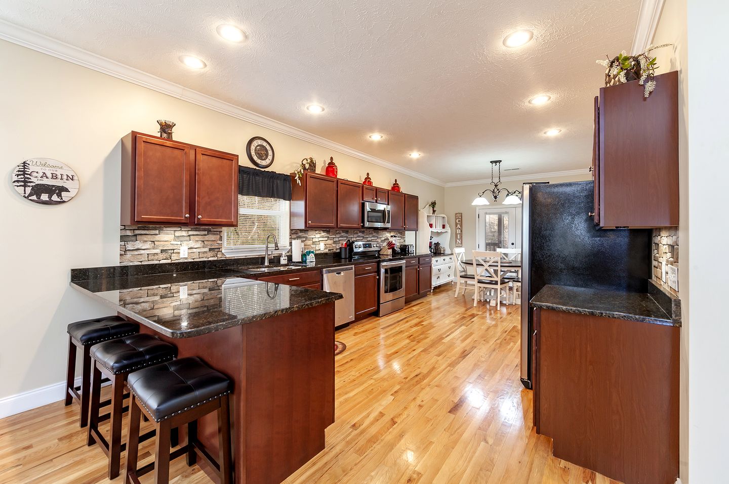 Amazing Cabin with Games and Hot-tub in Sevierville, Tennessee