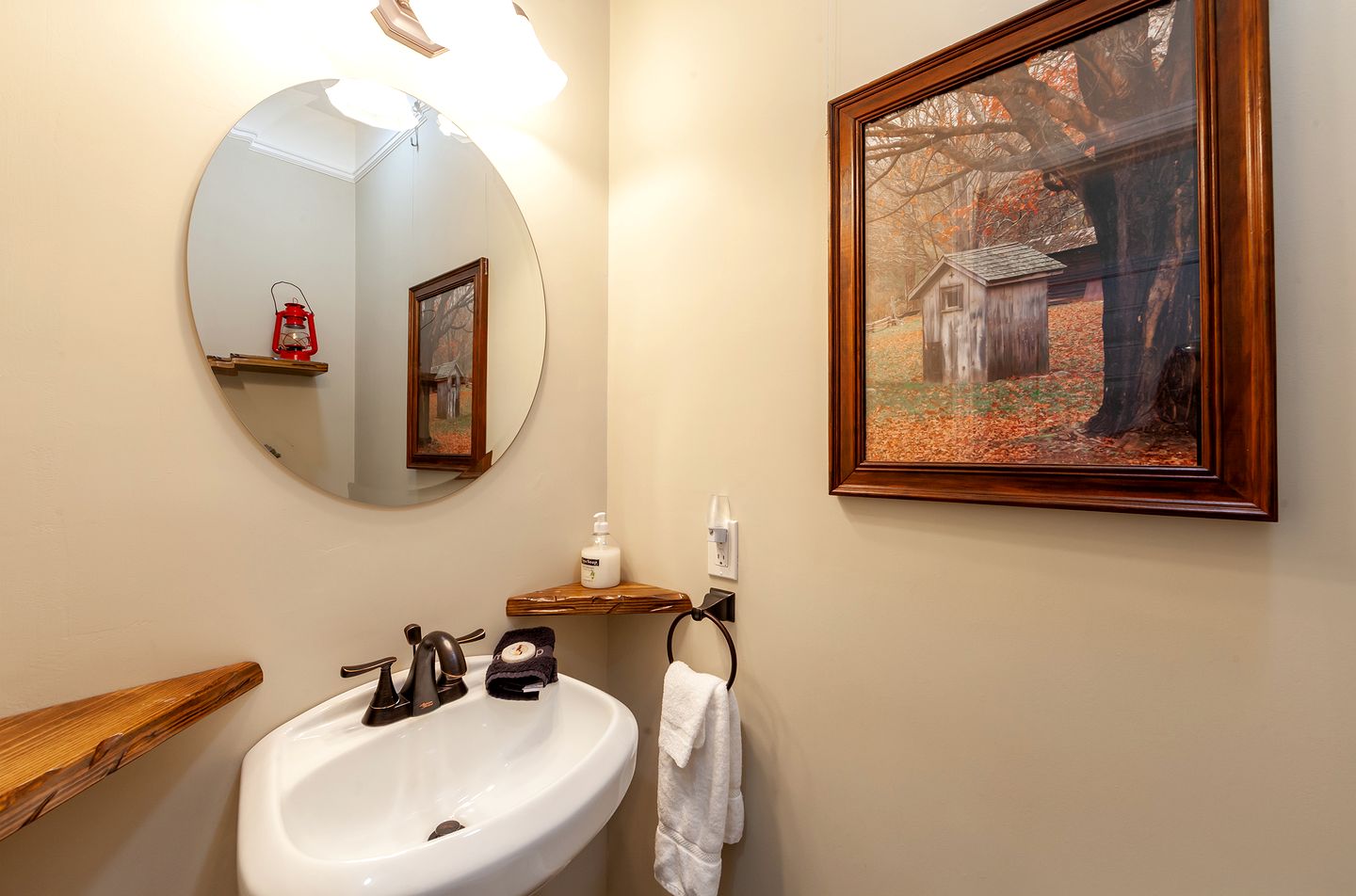 Amazing Cabin with Games and Hot-tub in Sevierville, Tennessee
