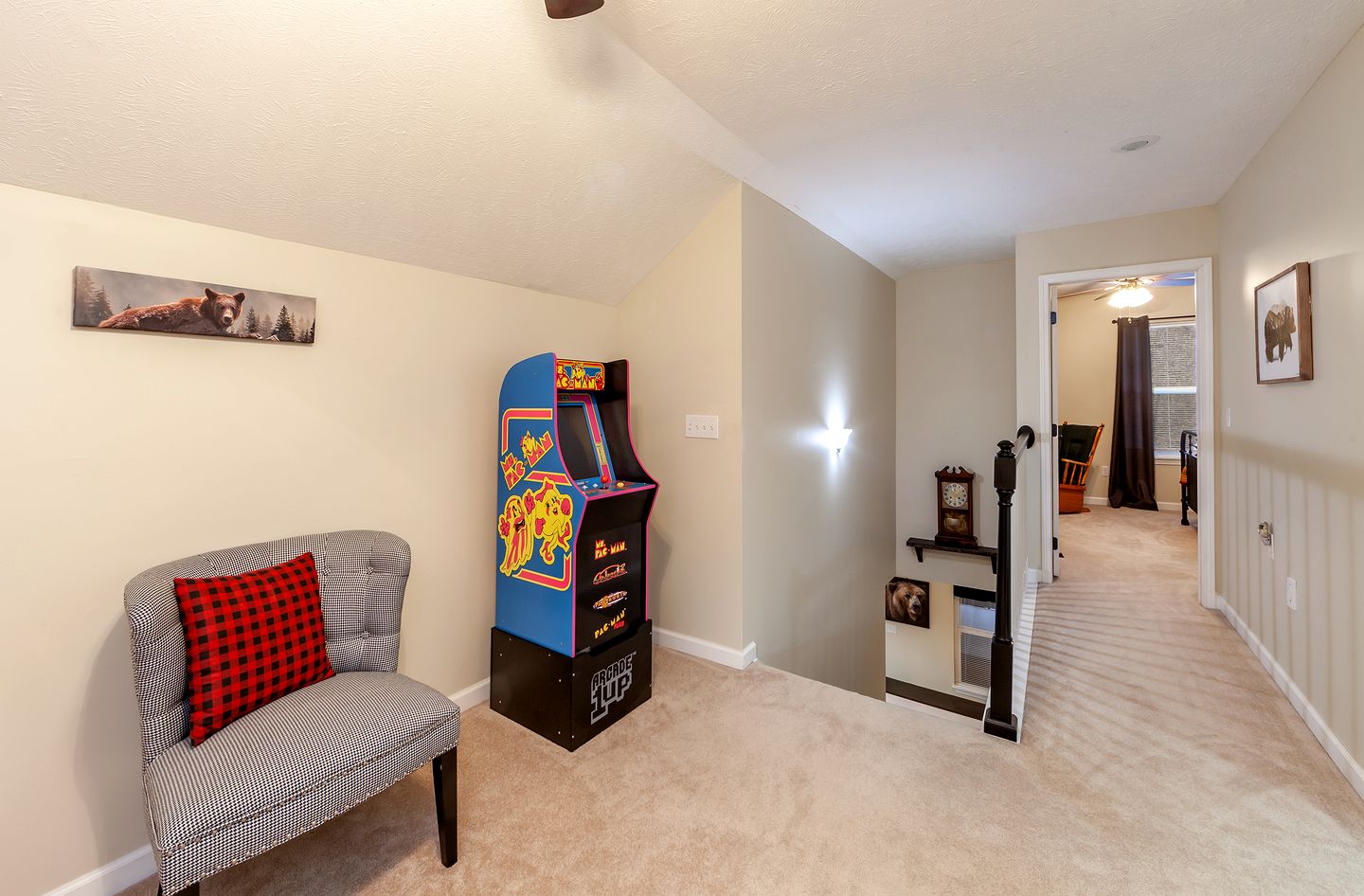 Amazing Cabin with Games and Hot-tub in Sevierville, Tennessee