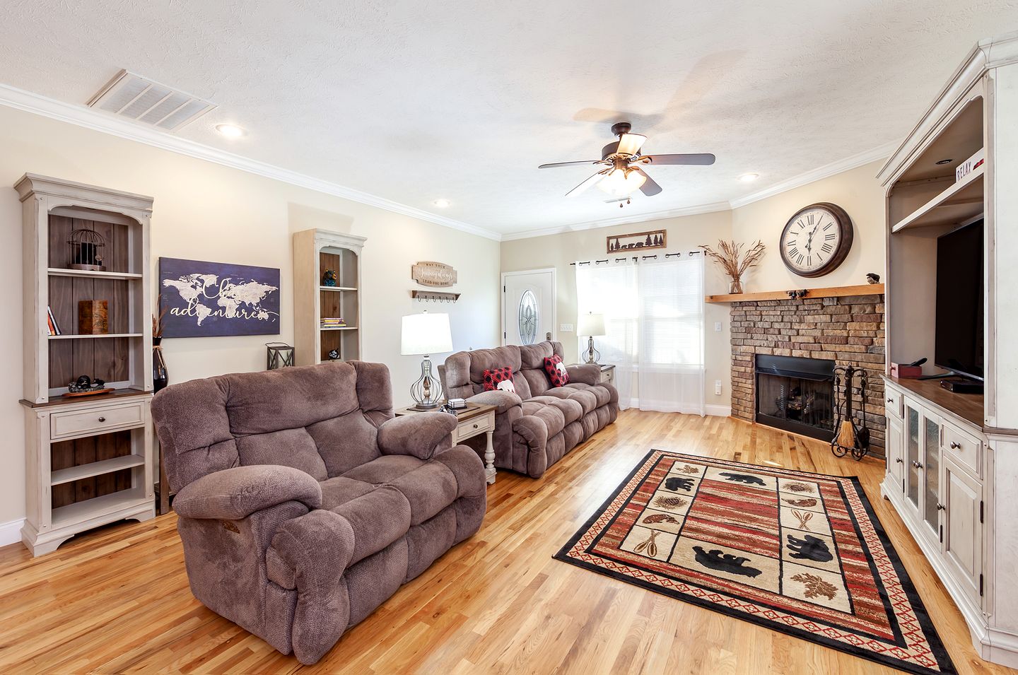 Amazing Cabin with Games and Hot-tub in Sevierville, Tennessee