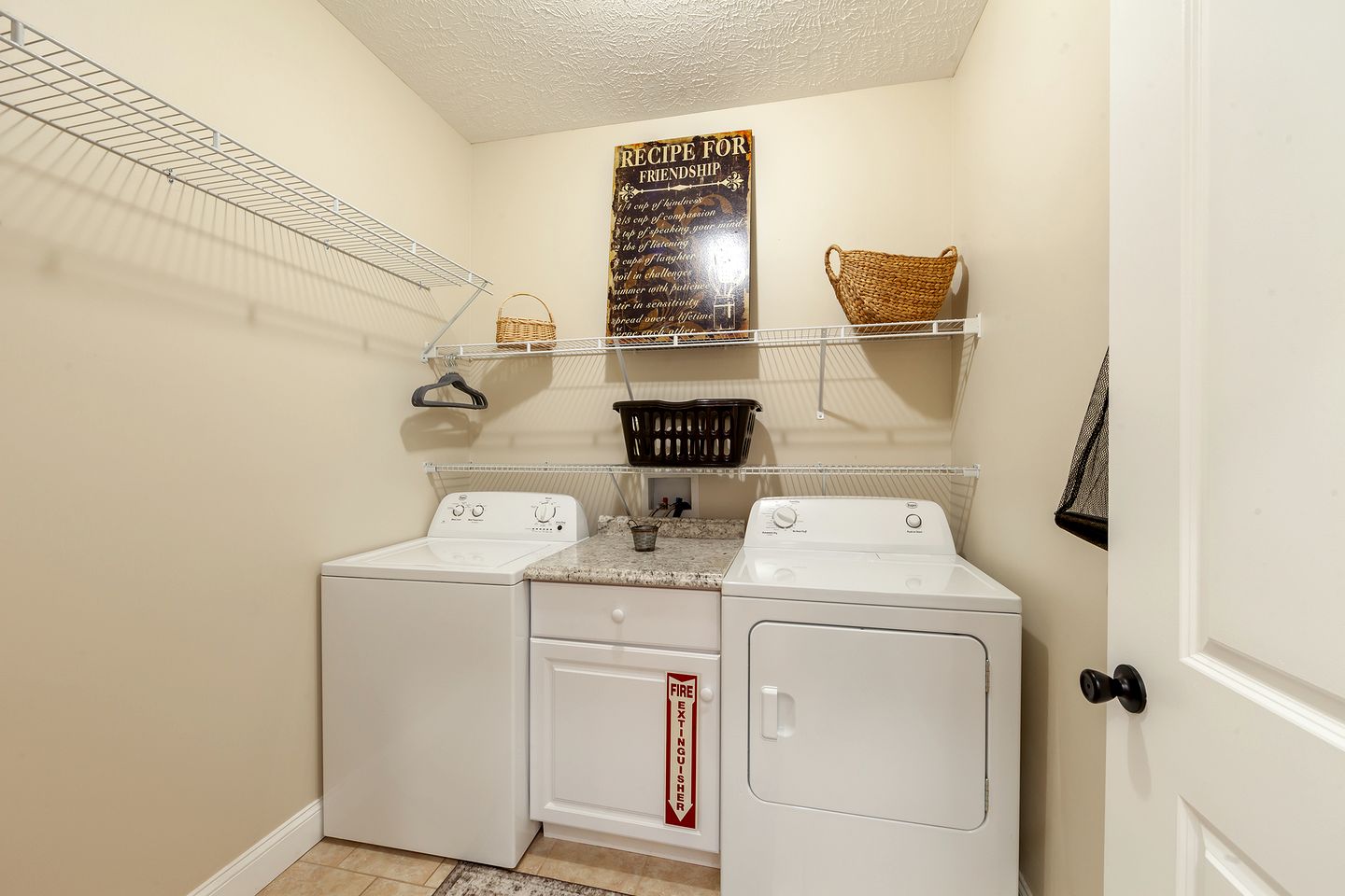 Amazing Cabin with Games and Hot-tub in Sevierville, Tennessee