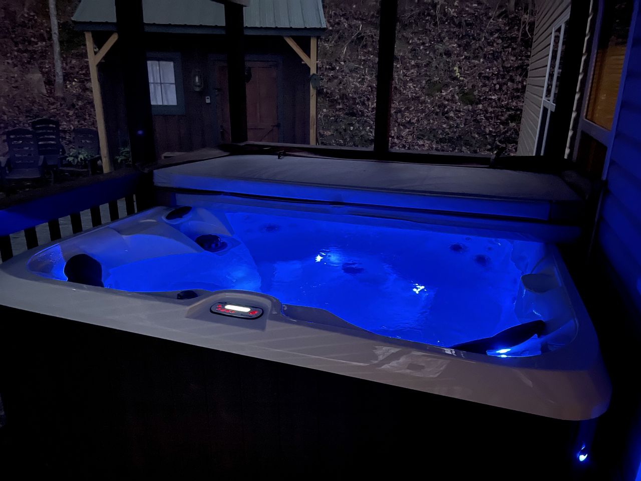Amazing Cabin with Games and Hot-tub in Sevierville, Tennessee