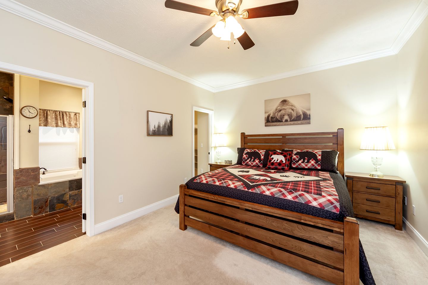 Amazing Cabin with Games and Hot-tub in Sevierville, Tennessee