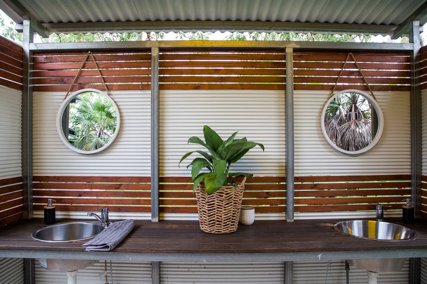 Outback Oasis: Experience Glamping Perfection at This Northern Territory Hut