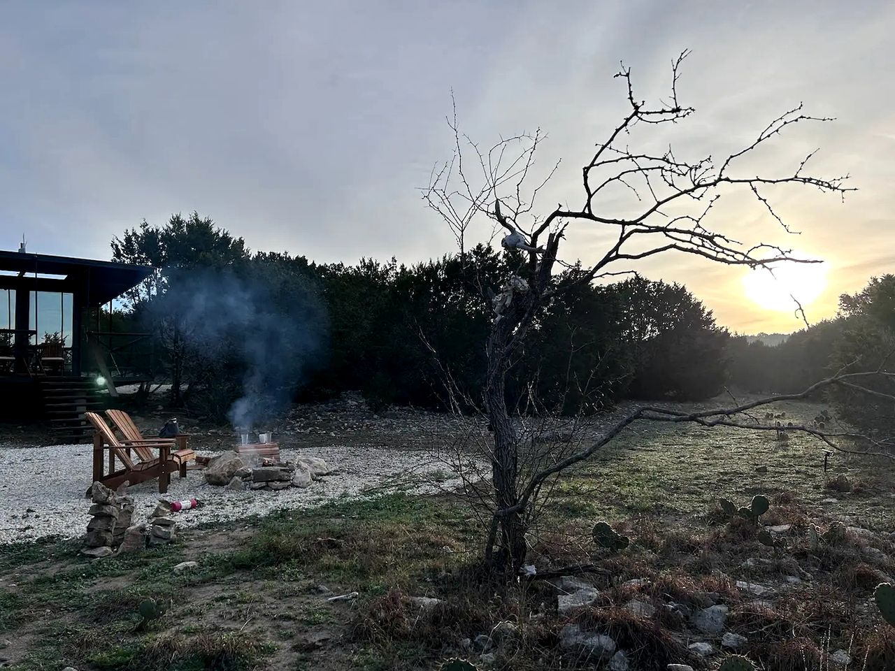 Chic and Elegant Tiny House with Fire Pit Lovely for Couples Getaways in Kempner, Texas