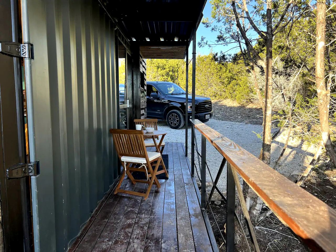 Chic and Elegant Tiny House with Fire Pit Lovely for Couples Getaways in Kempner, Texas