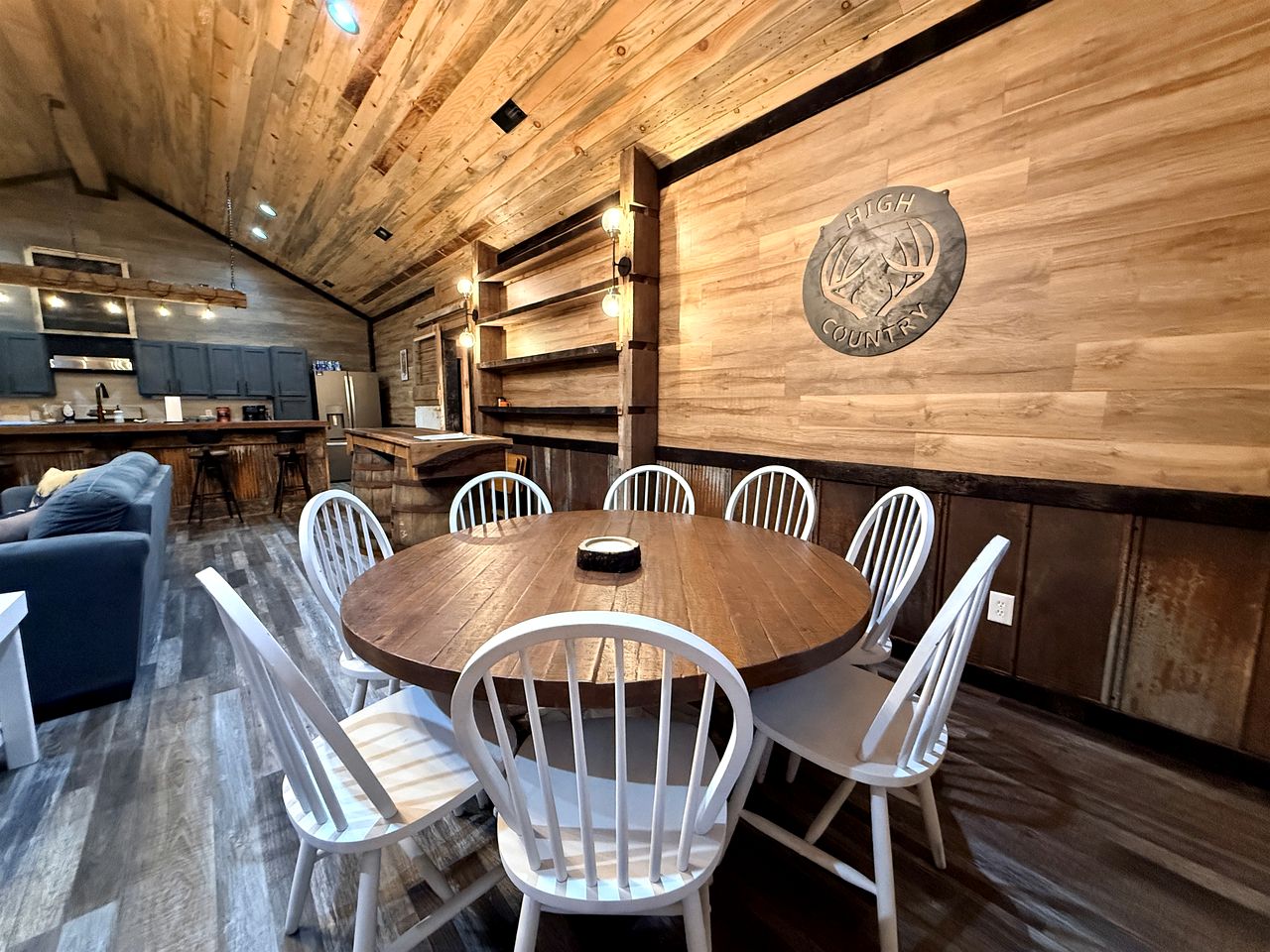 Cozy Wood-Interior Lodge with Screened Patio, Fire-Pit Table, Grill & Fast WiFi in Goreville, Illinois