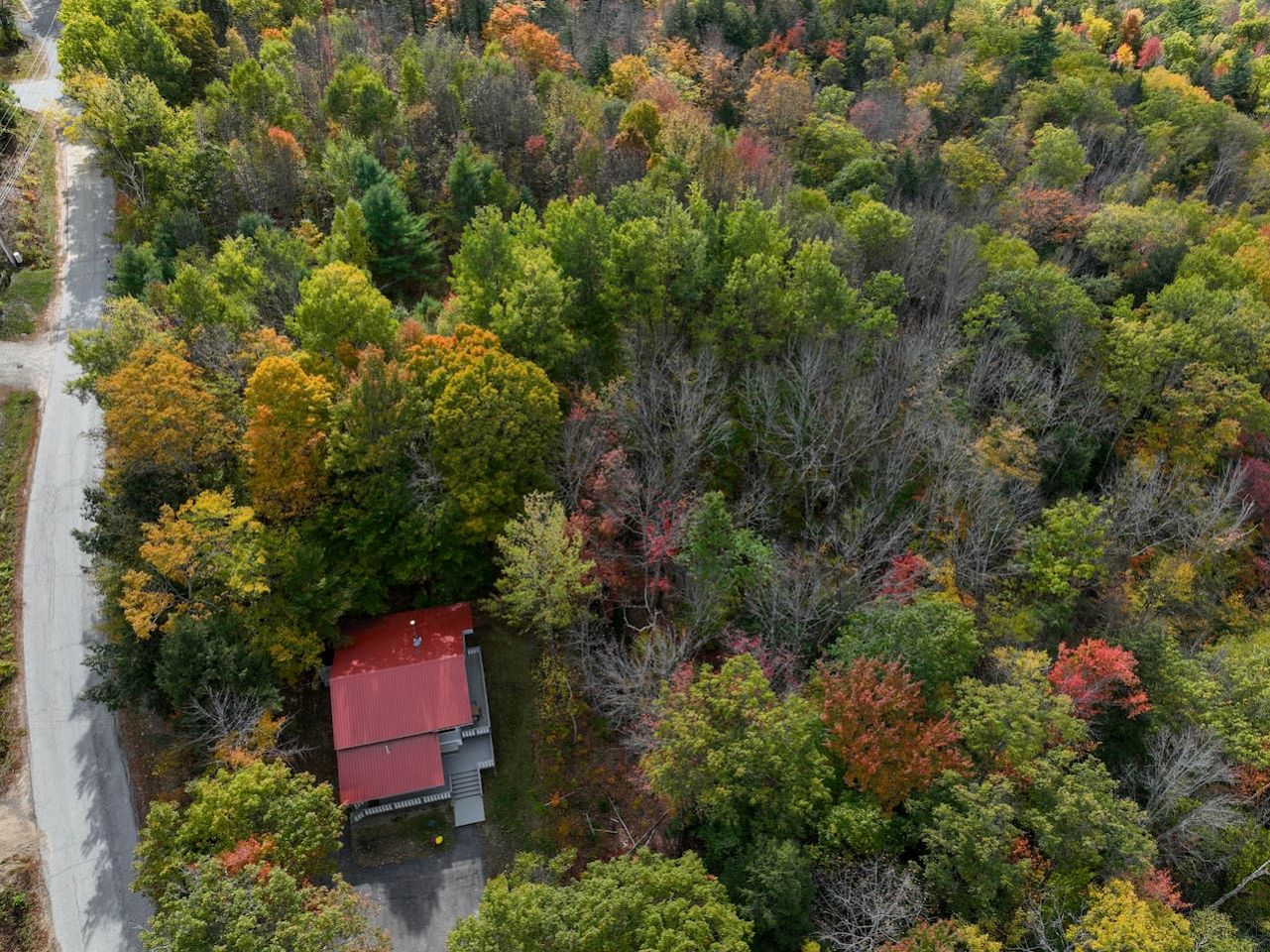 Scenic Mountain Escape with Hot Tub near Attitash Resort in Bartlett, New Hampshire