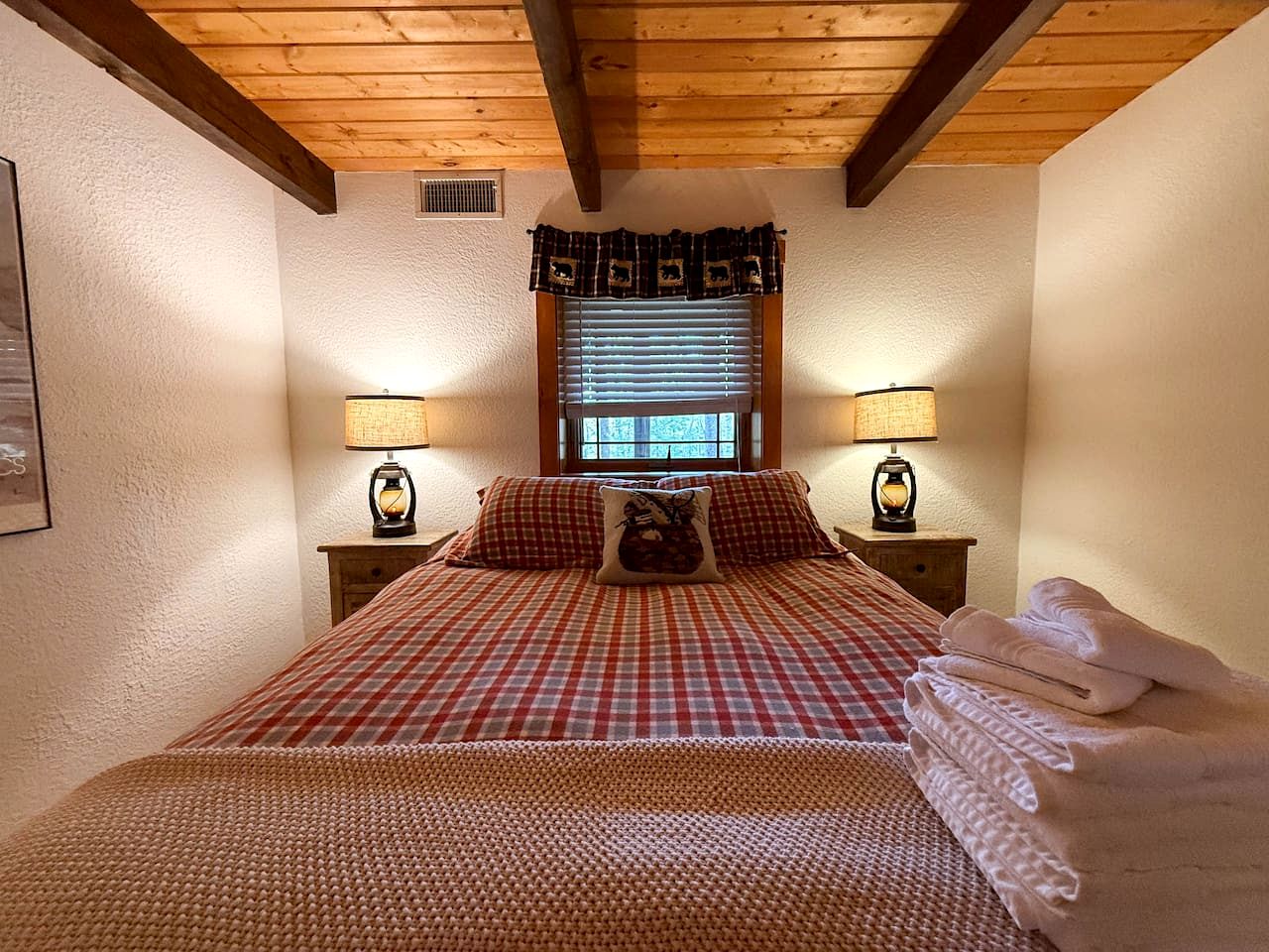 Scenic Mountain Escape with Hot Tub near Attitash Resort in Bartlett, New Hampshire