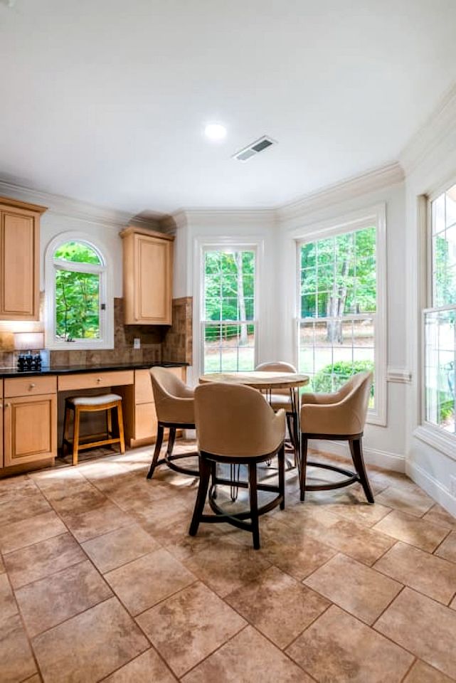 Impressive Luxurious Rental with Pool and Game Space in NC