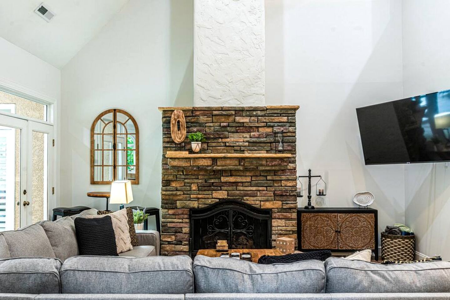 Impressive Luxurious Rental with Pool and Game Space in NC