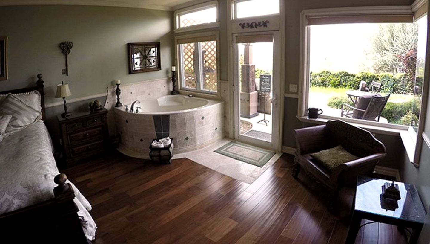 Exceptional 16-Person Vacation Villa Rental for Groups near Paso Robles, California