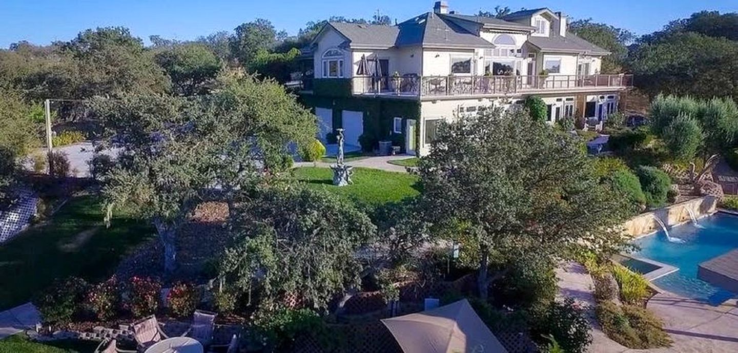 Exceptional 16-Person Vacation Villa Rental for Groups near Paso Robles, California