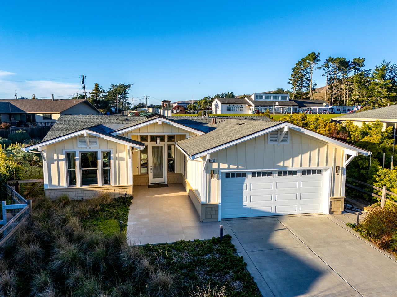 Magnificent Cottage Close to Lake with Hot-tub in Bodega Bay, California