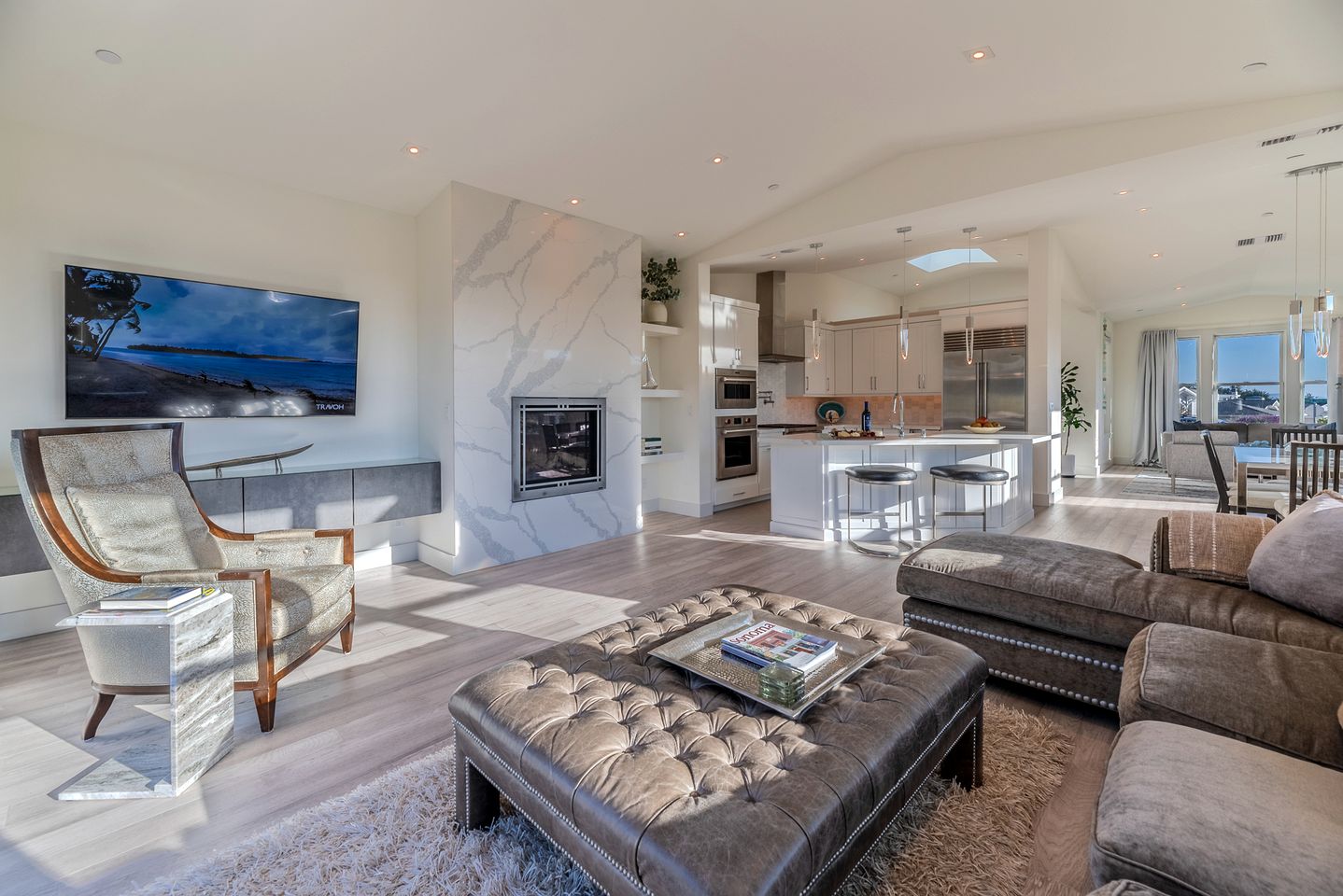 Magnificent Cottage Close to Lake with Hot-tub in Bodega Bay, California