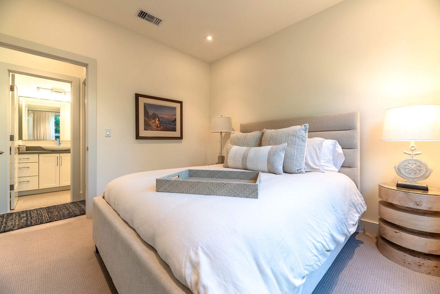 Magnificent Cottage Close to Lake with Hot-tub in Bodega Bay, California