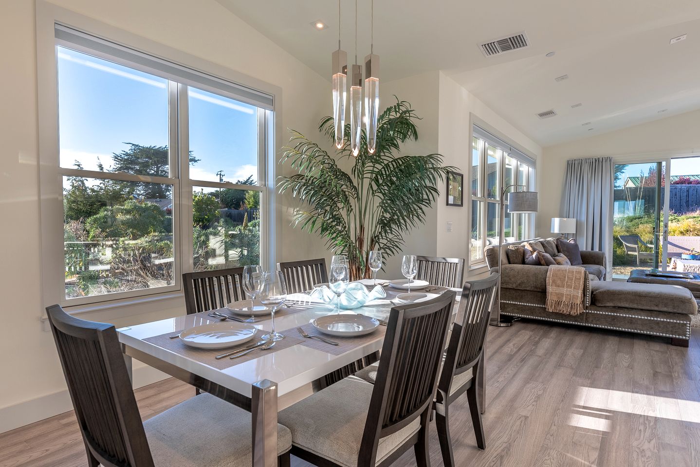 Magnificent Cottage Close to Lake with Hot-tub in Bodega Bay, California