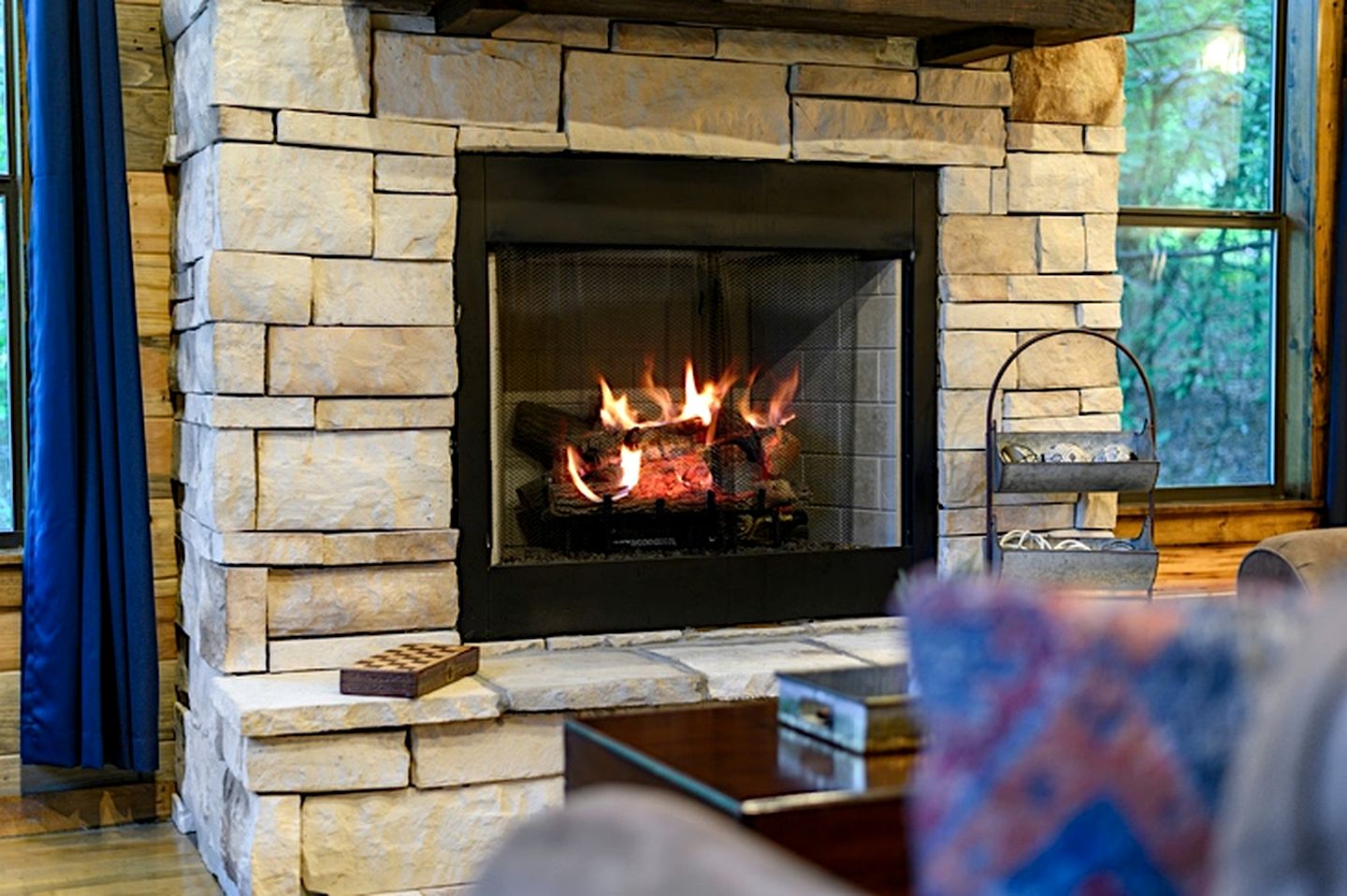 Cozy Adventure Cabin with Hot Tub & Arcade Near Broken Bow Lake, Hochatown OK