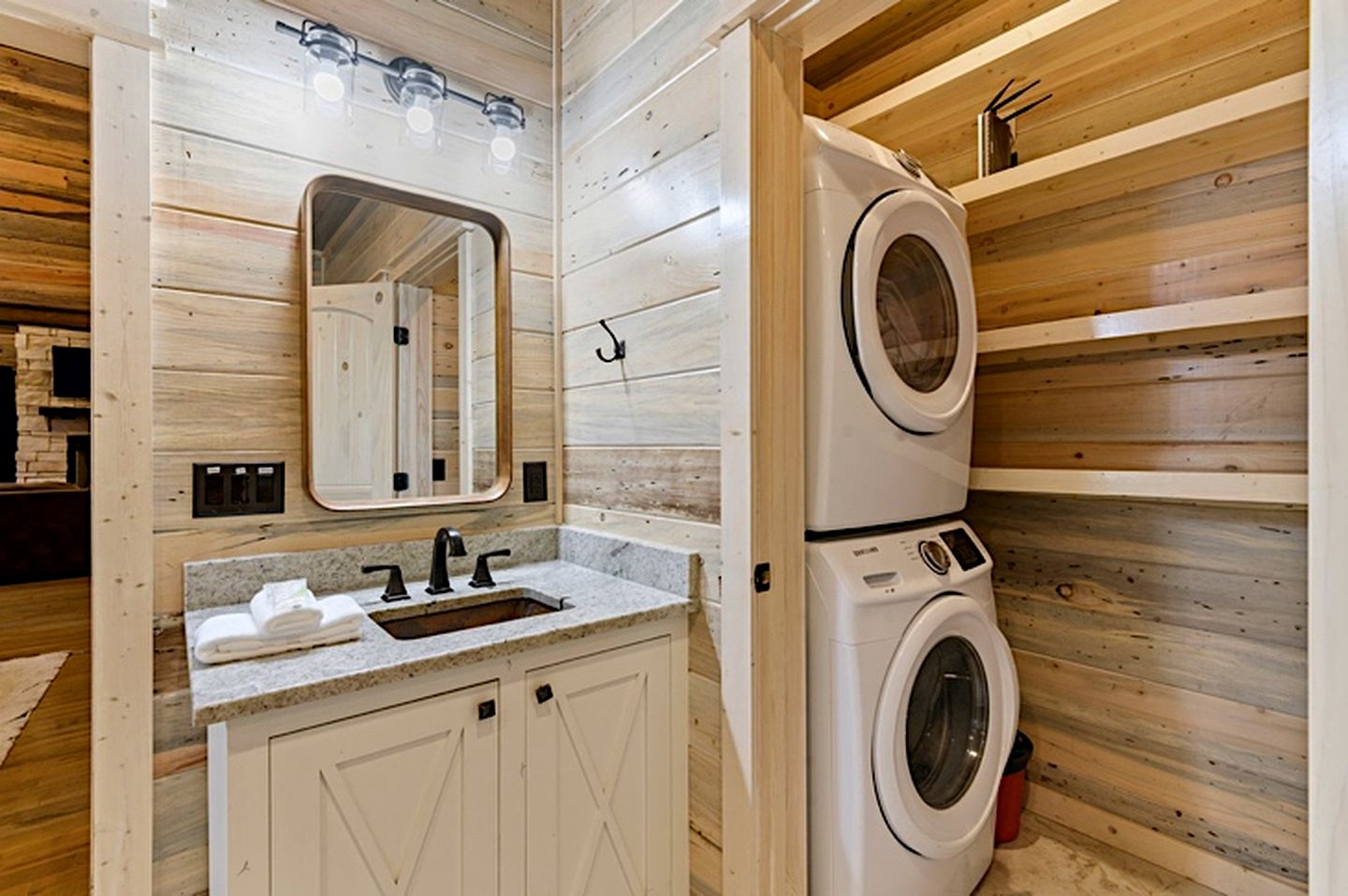 Cozy Adventure Cabin with Hot Tub & Arcade Near Broken Bow Lake, Hochatown OK